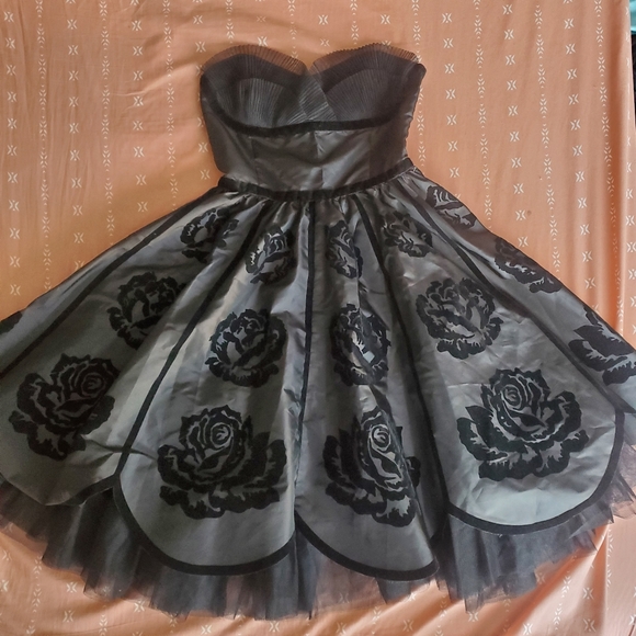Betsey Johnson Dresses & Skirts - Betsey Johnson Black Evening Velvet Rose Dress Scalloped Hem *read description*